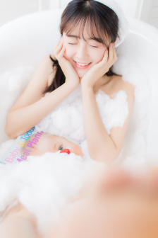 女澡堂实拍美女裸体